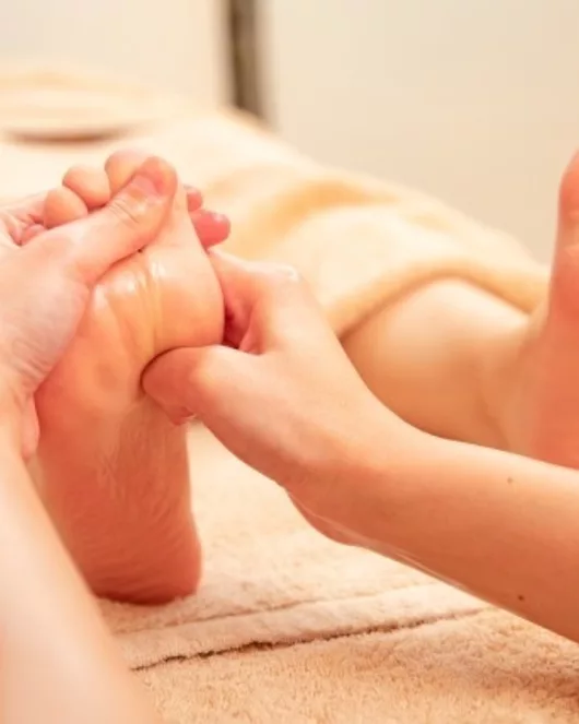 Aroma Lymphatic Massage + Foot Massage + Carbonated Head Spa – 90 minutes